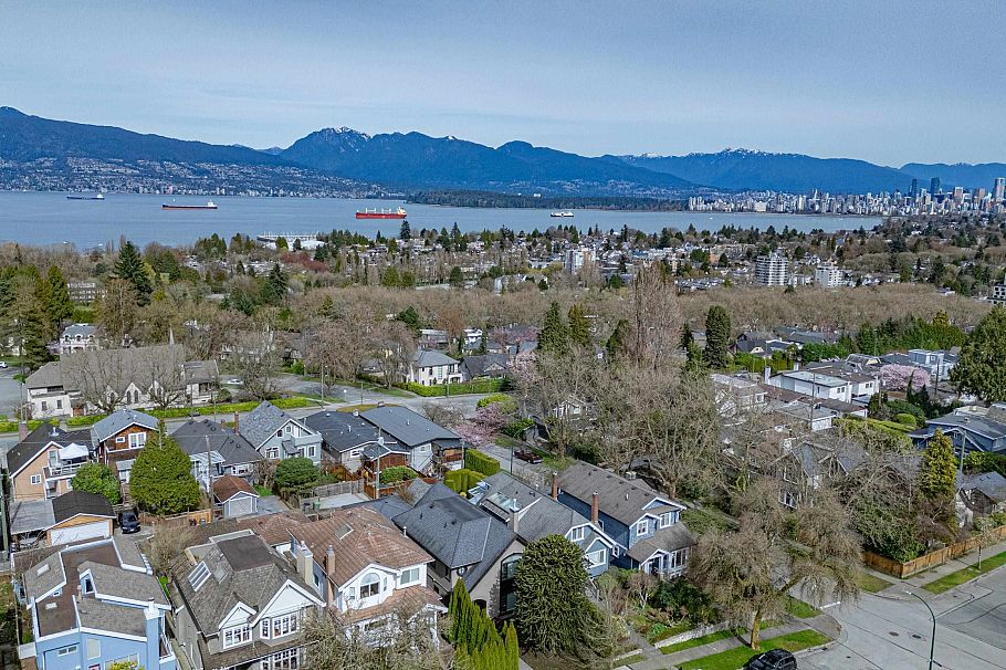 4009 W 11th Avenue Vancouver, BC - 6