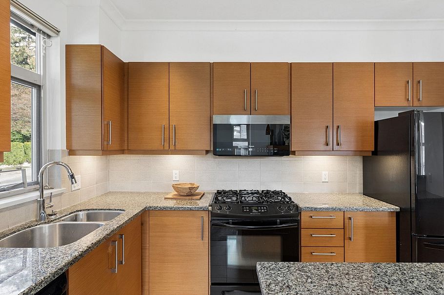 306 188 W 29th Street North Vancouver, BC - 7