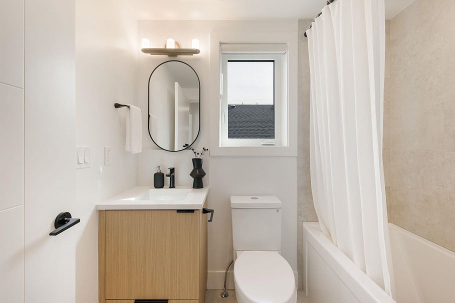 1 550 Kaslo Street Vancouver, BC - 23