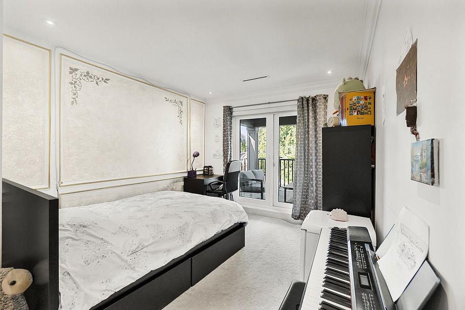 512 W 23rd Street North Vancouver, BC - 35