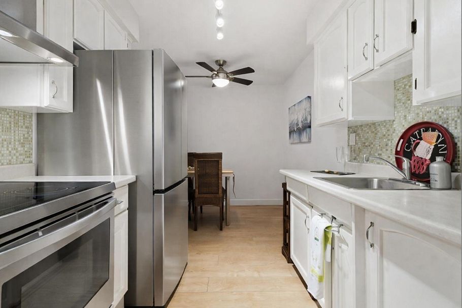 101 2910 Ontario Street Vancouver, BC - 4