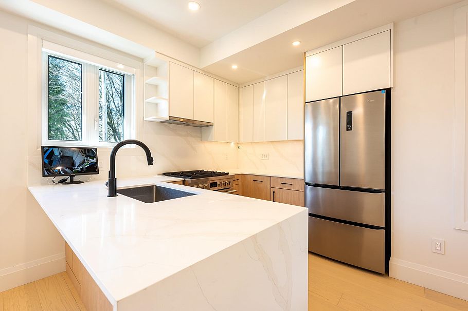 2890 Grant Street Vancouver, BC - 8