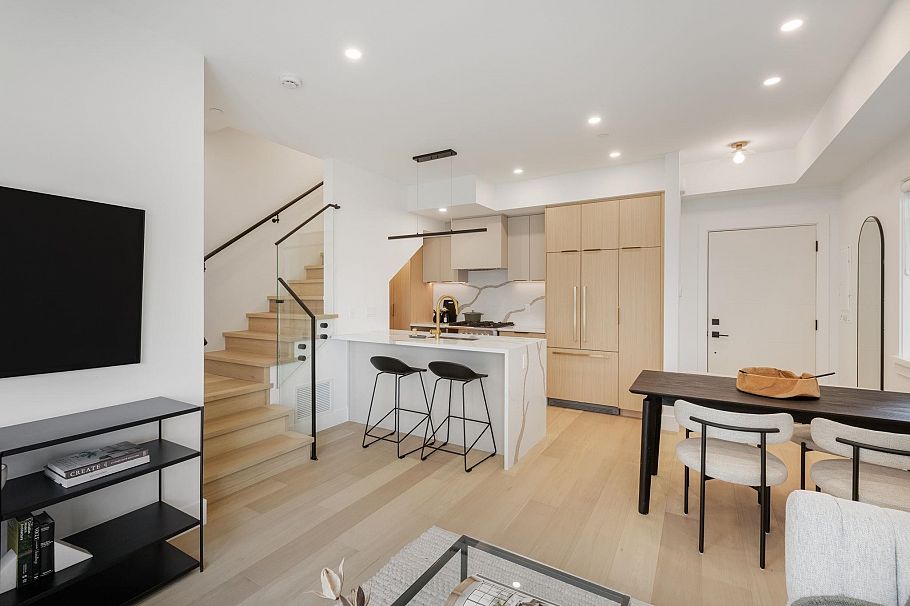 1 550 Kaslo Street Vancouver, BC - 5