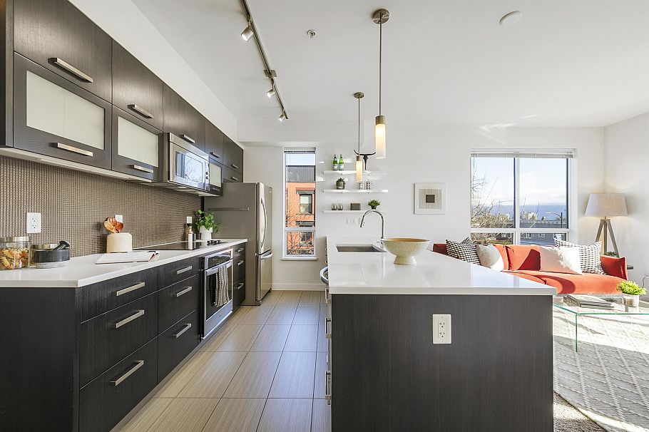 206 3333 Main Street Vancouver, BC - 2