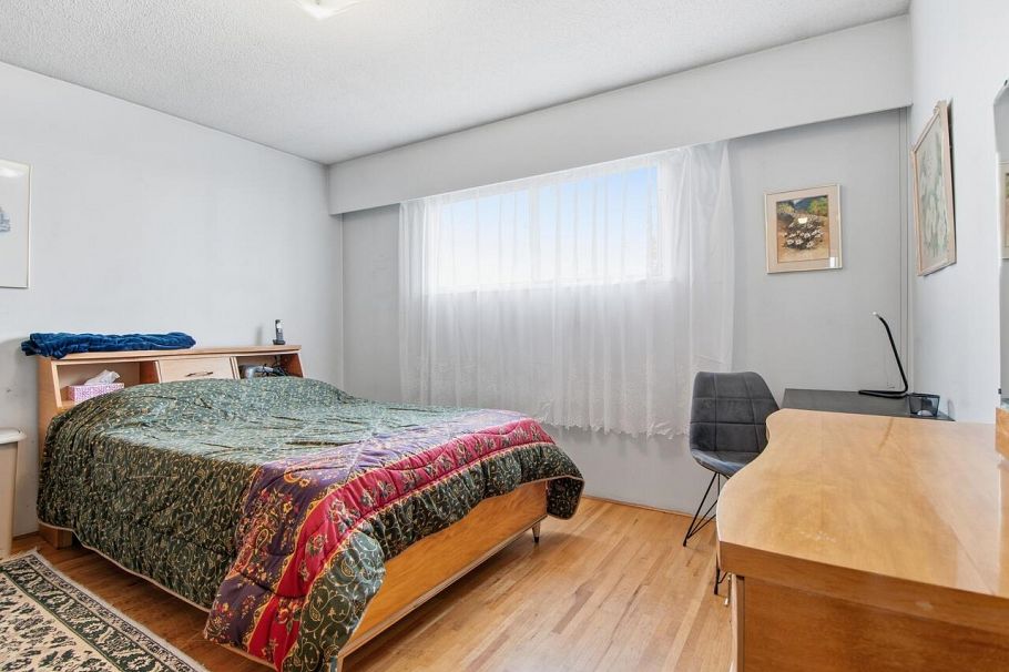 407 E 13th Street North Vancouver, BC - 9