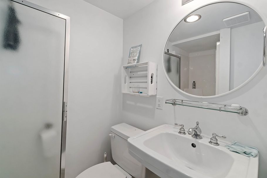3322 W 38th Avenue Vancouver, BC - 33