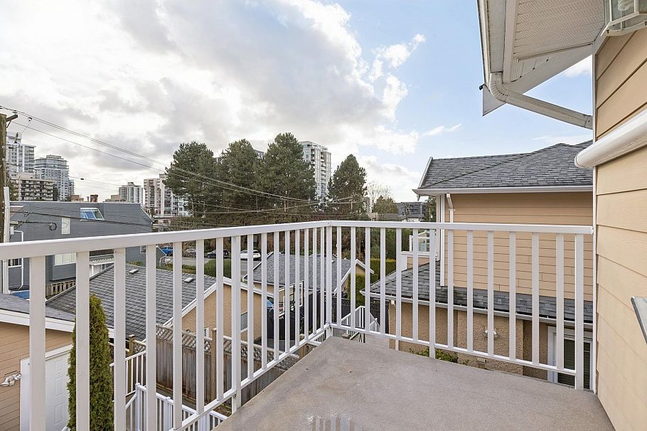 205 E 18th Street North Vancouver, BC - 20