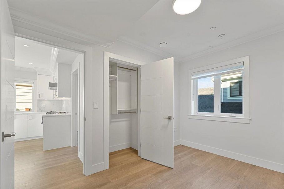 2227 W 16th Avenue Vancouver, BC - 18