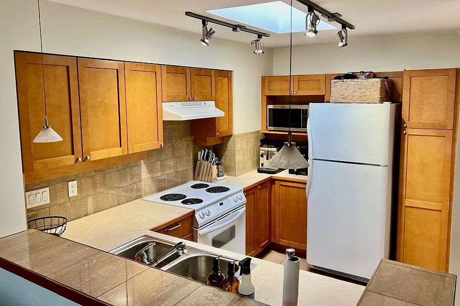 408 3580 W 41st Avenue Vancouver, BC - 3