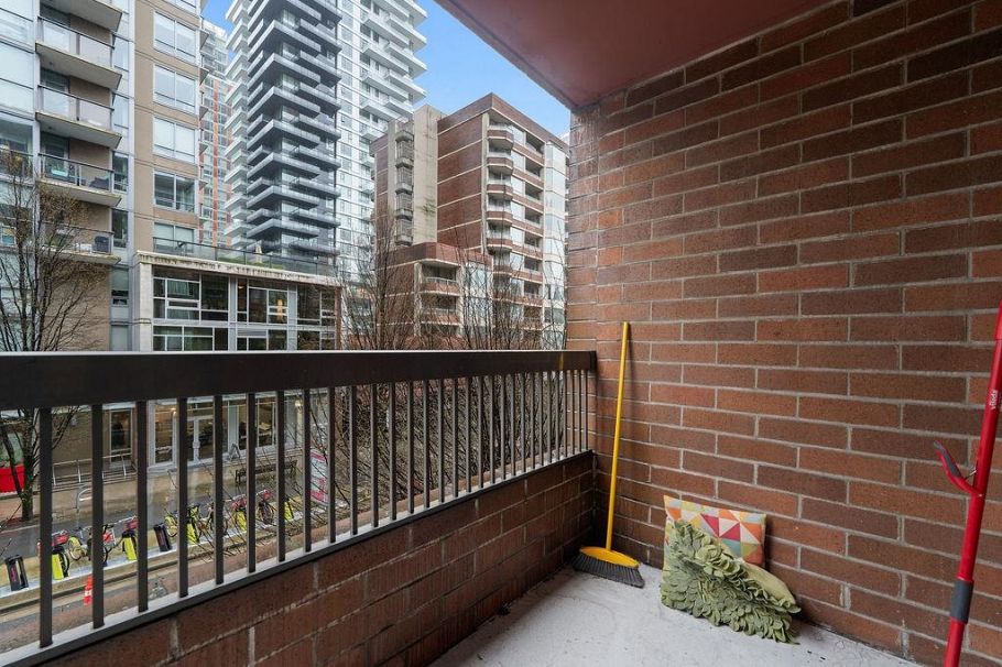 301 1333 Hornby Street Vancouver, BC - 19