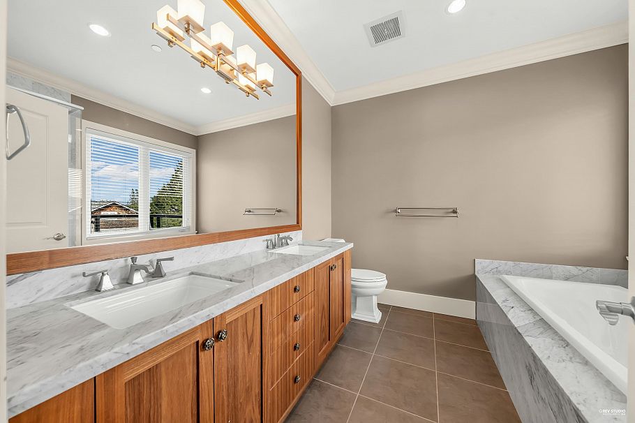 4009 W 11th Avenue Vancouver, BC - 26