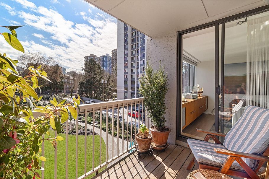 406 1740 Comox Street Vancouver, BC - 6