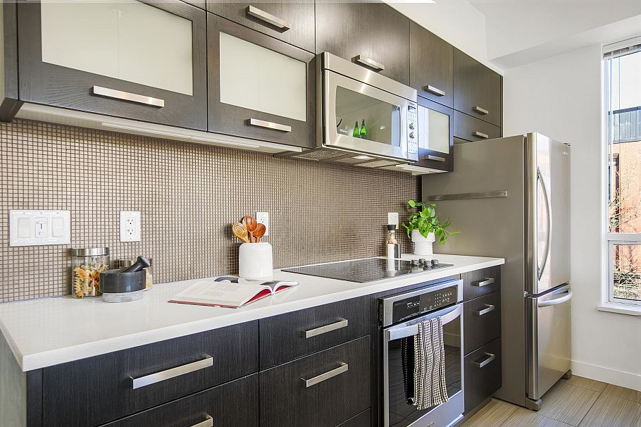 206 3333 Main Street Vancouver, BC - 3