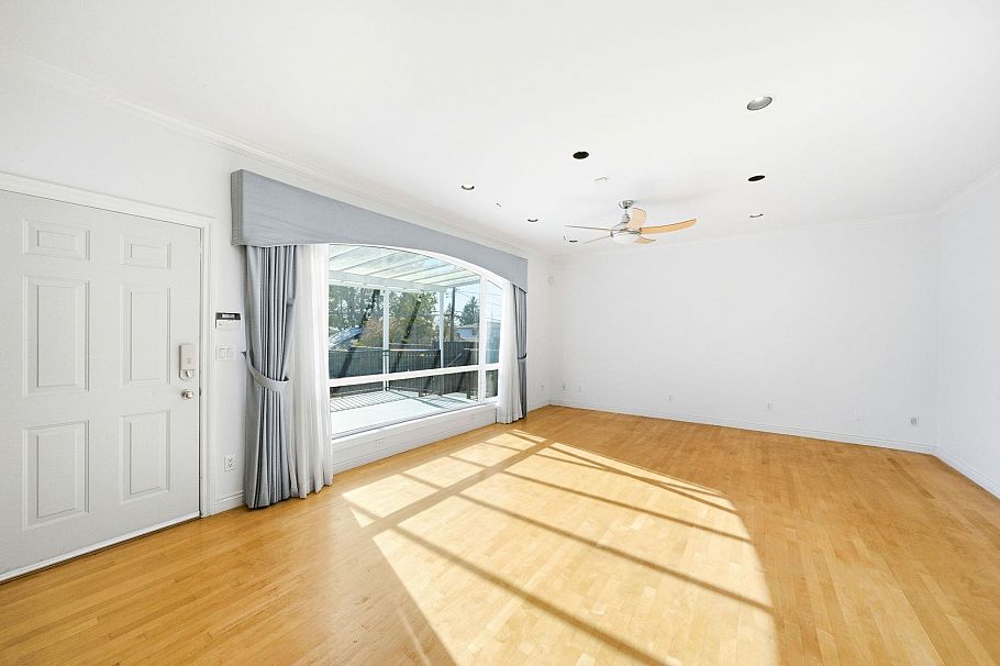 213 W 28th Street North Vancouver, BC - 7