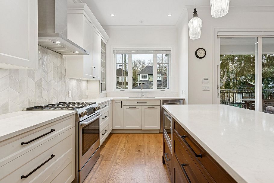 2975 W 15th Avenue Vancouver, BC - 8