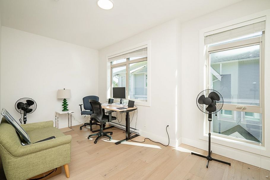 4 115 W Queens Road North Vancouver, BC - 20