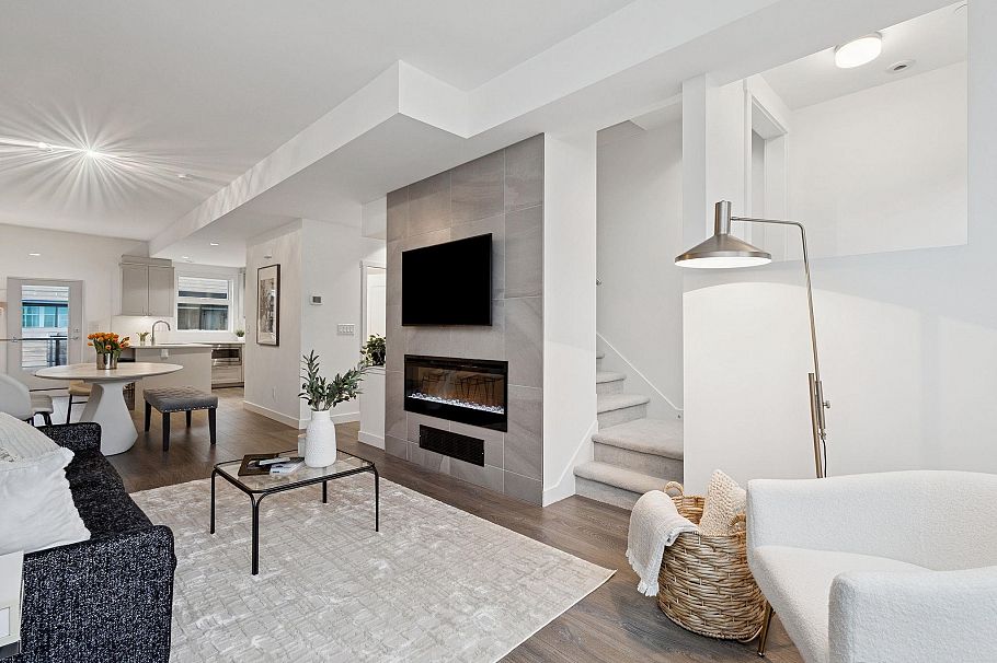 21 856 Orwell Street North Vancouver, BC - 2