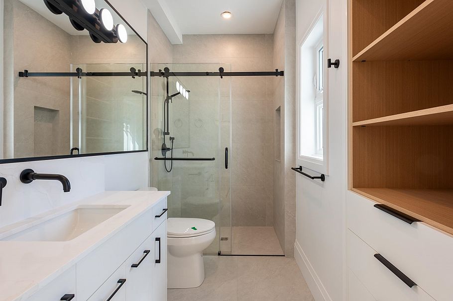 2890 Grant Street Vancouver, BC - 12