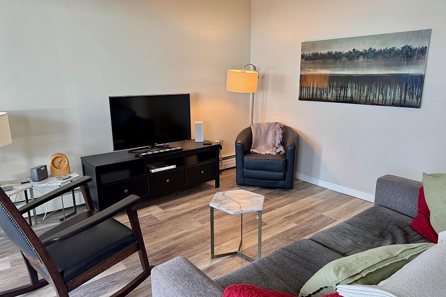 1903 145 St. Georges Avenue North Vancouver, BC - 9