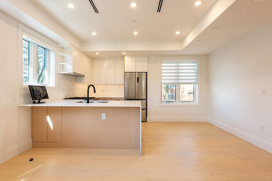 2890 Grant Street Vancouver, BC - 5