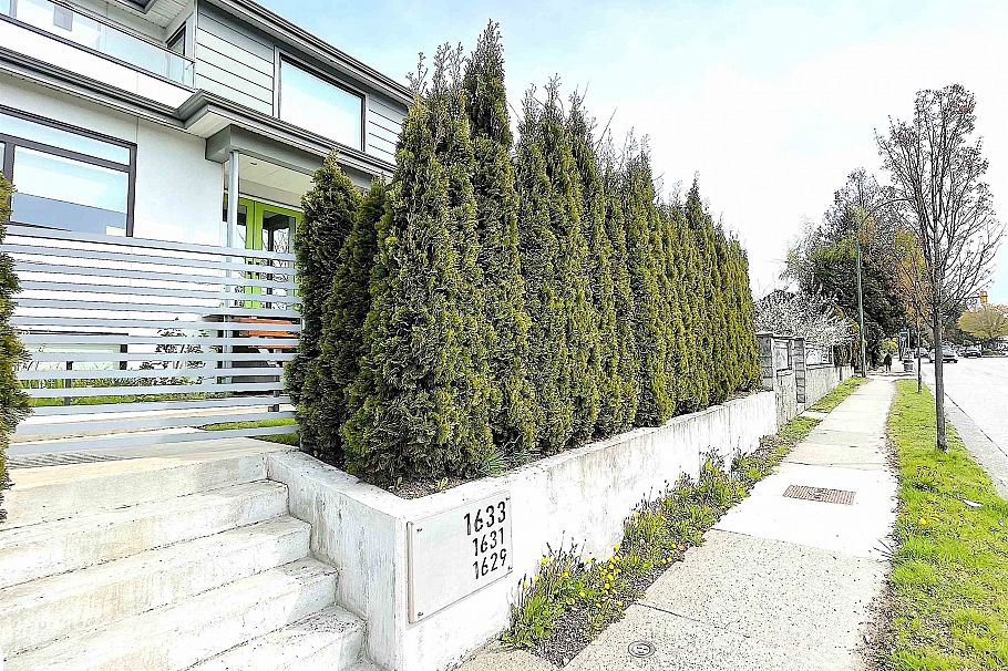 1633 SE Marine Drive Vancouver, BC - 2