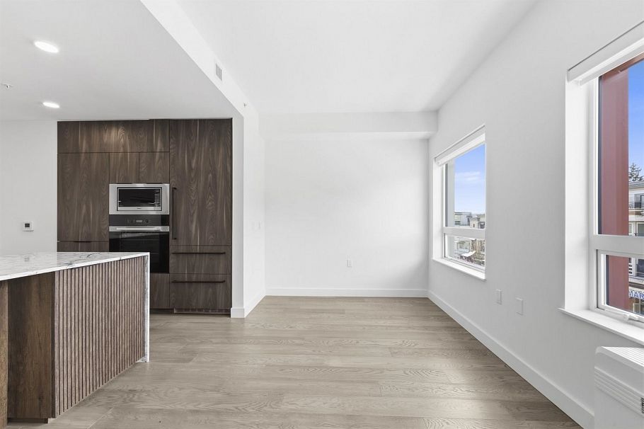 305 3590 W 39th Avenue Vancouver, BC - 3