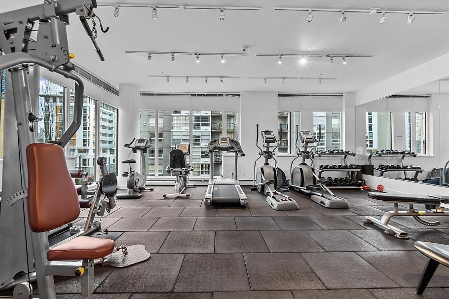 908 1325 Rolston Street Vancouver, BC - 5