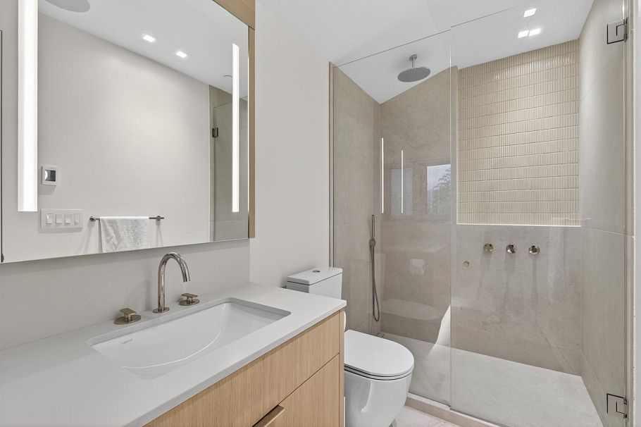 4521 Langara Avenue Vancouver, BC - 20