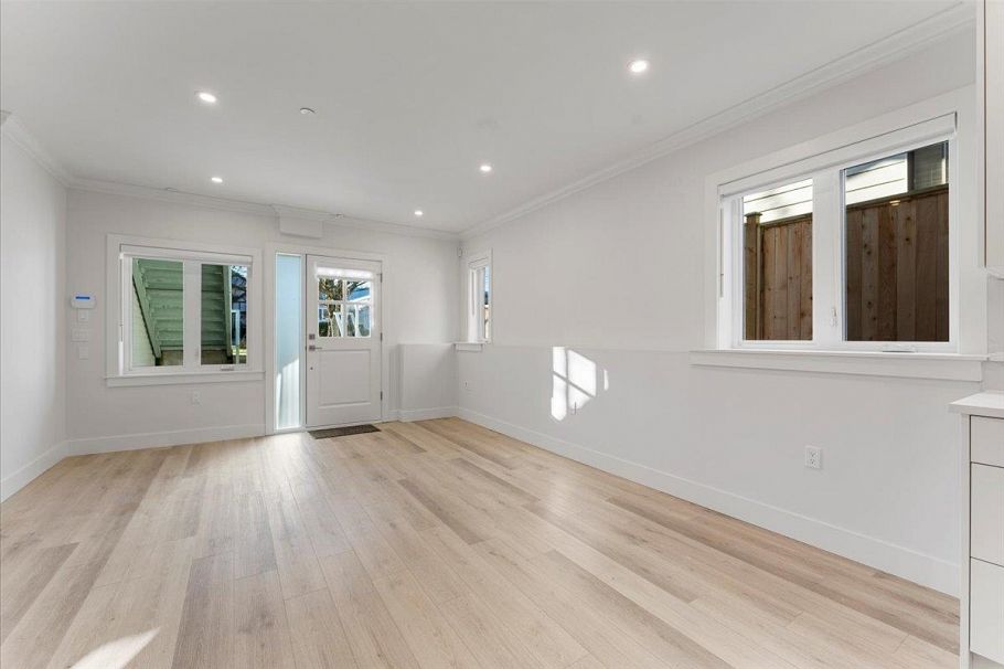 2229 W 16th Avenue Vancouver, BC - 11