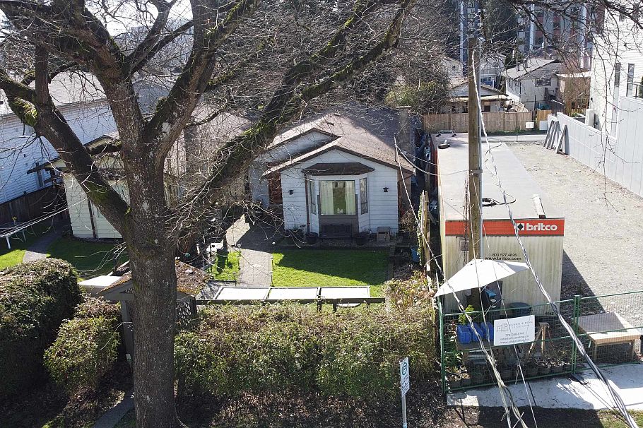 1551 Rupert Street North Vancouver, BC - 1