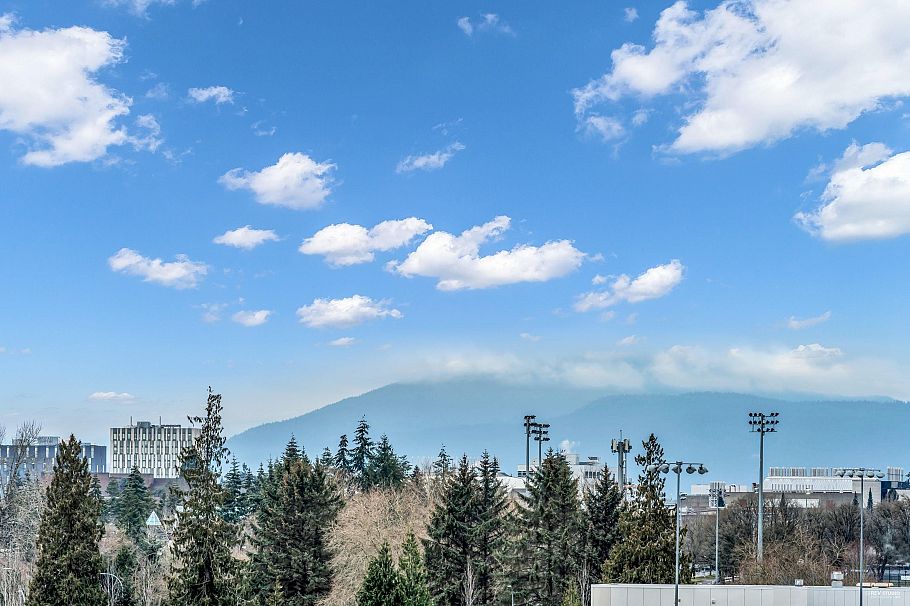 1102 3533 Ross Drive Vancouver, BC - 2