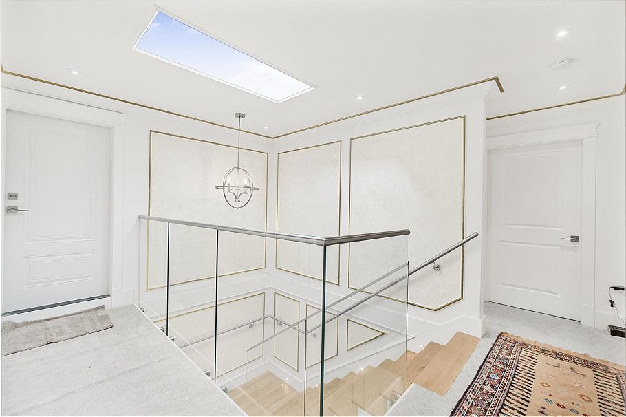 512 W 23rd Street North Vancouver, BC - 27