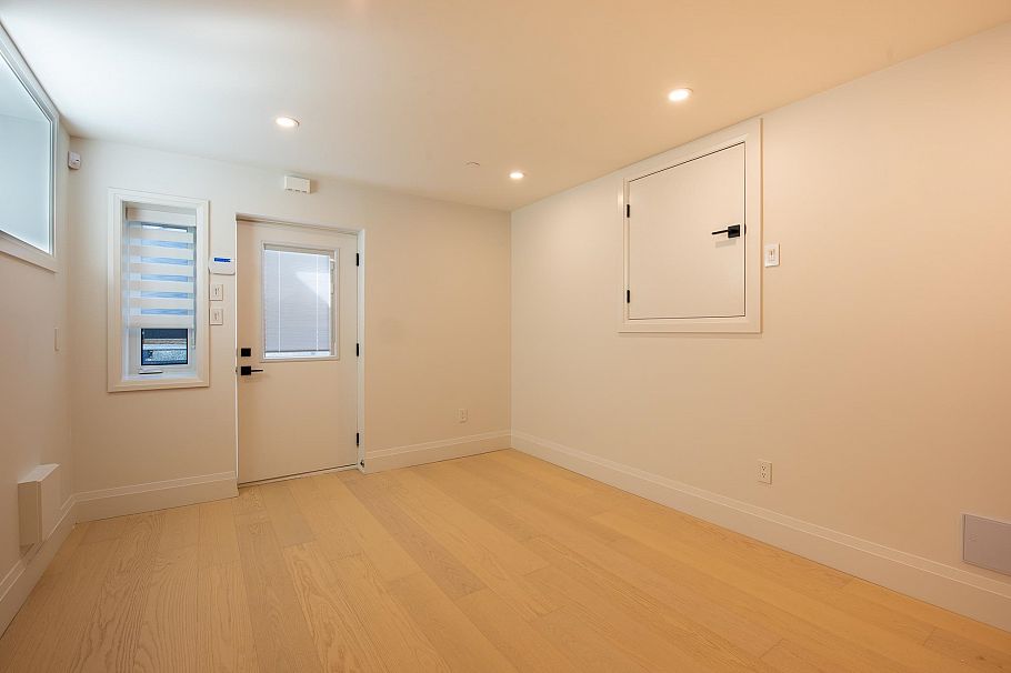 2890 Grant Street Vancouver, BC - 19