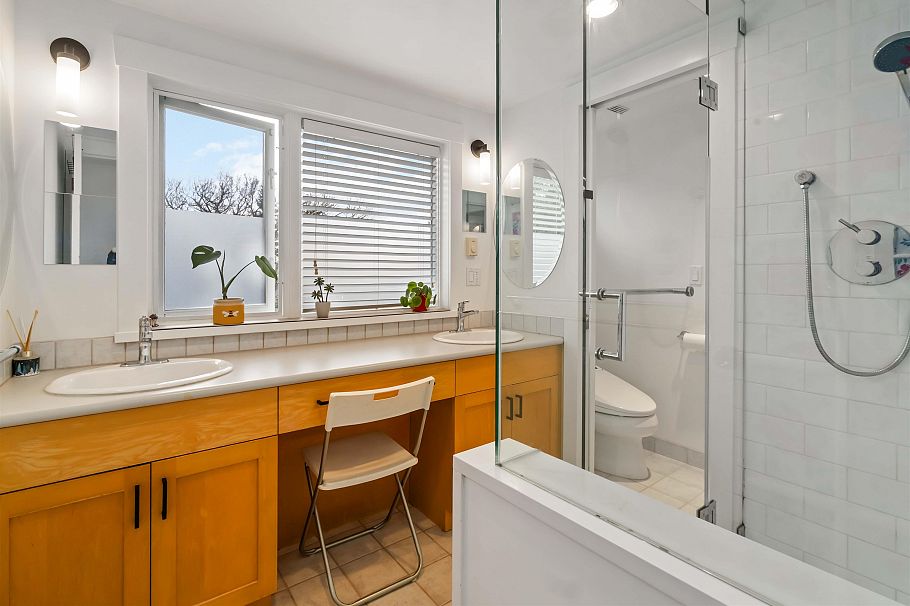 3322 W 38th Avenue Vancouver, BC - 21