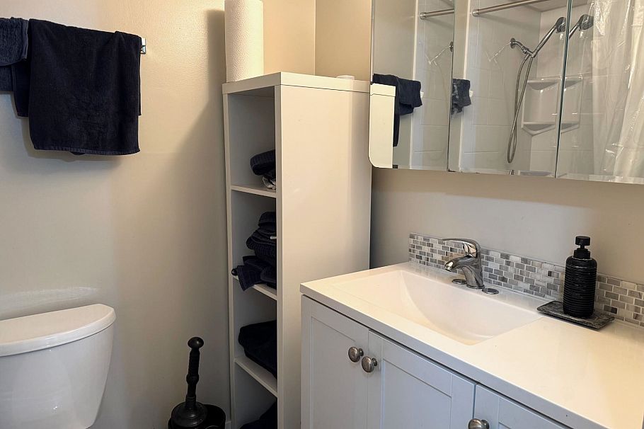 1903 145 St. Georges Avenue North Vancouver, BC - 16