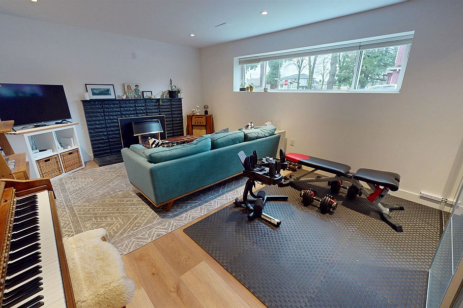 995 E 47th Avenue Vancouver, BC - 14