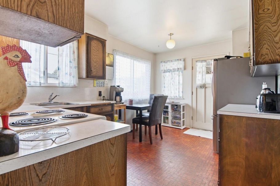 407 E 13th Street North Vancouver, BC - 7