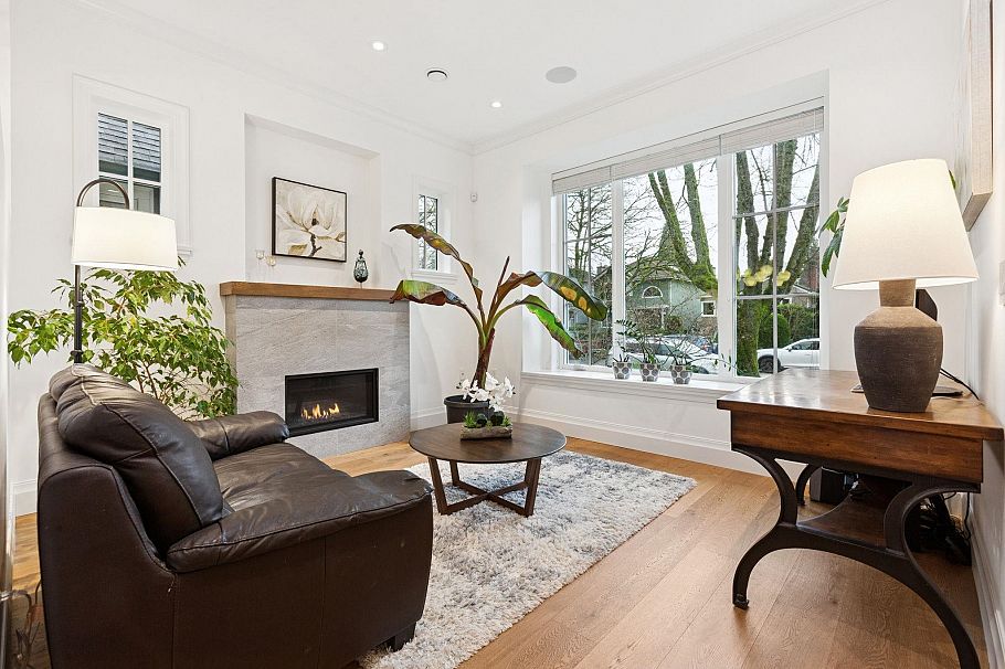 2975 W 15th Avenue Vancouver, BC - 4