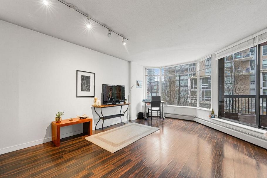 301 1333 Hornby Street Vancouver, BC - 10