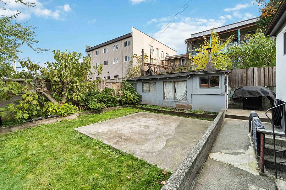 1649 Grant Street Vancouver, BC - 32