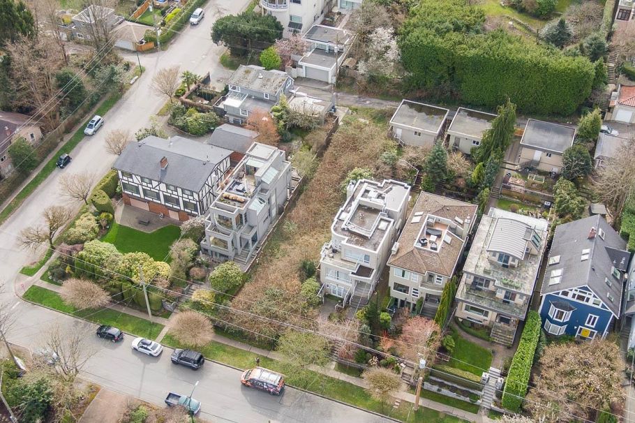 4418 W 2nd Avenue Vancouver, BC - 4