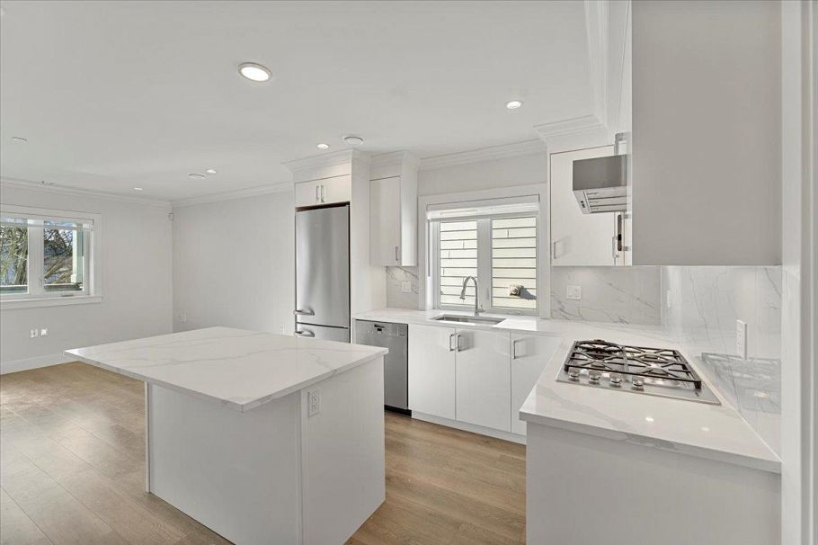 2227 W 16th Avenue Vancouver, BC - 16