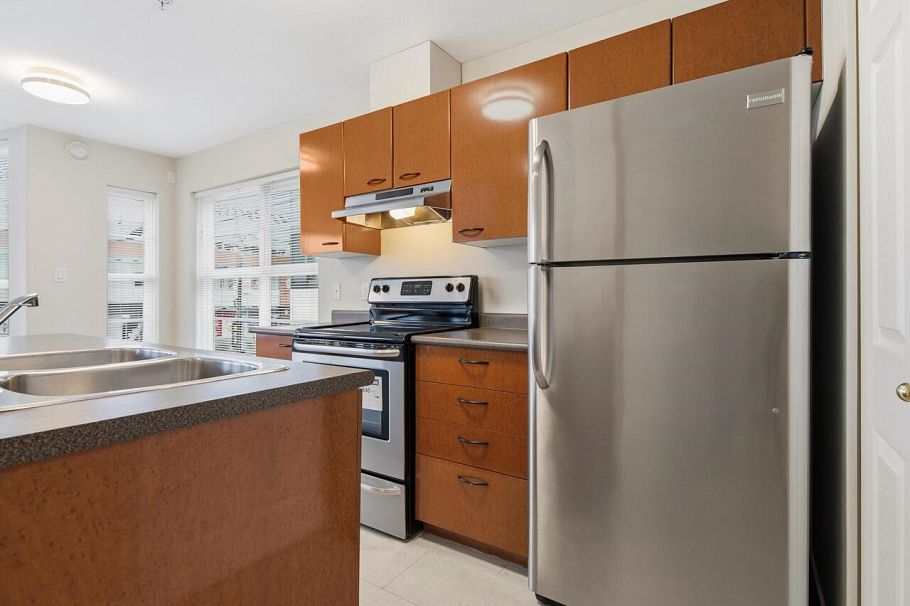 206 1688 E 8th Avenue Vancouver, BC - 4