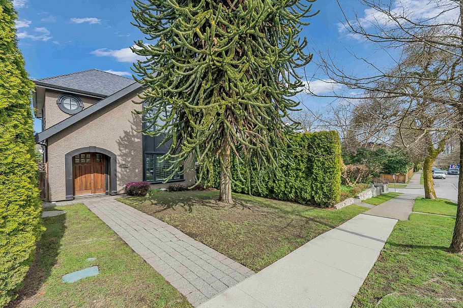 4009 W 11th Avenue Vancouver, BC - 4