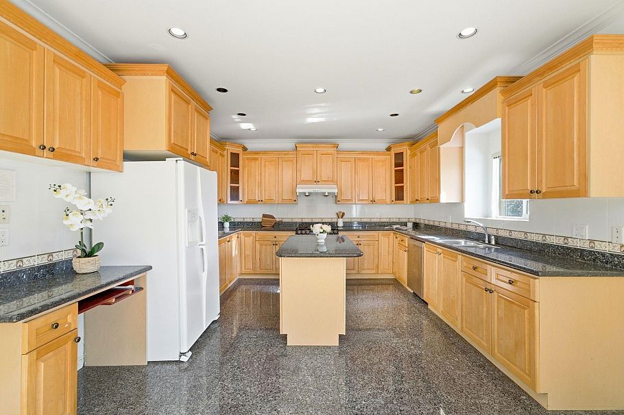 213 W 28th Street North Vancouver, BC - 5