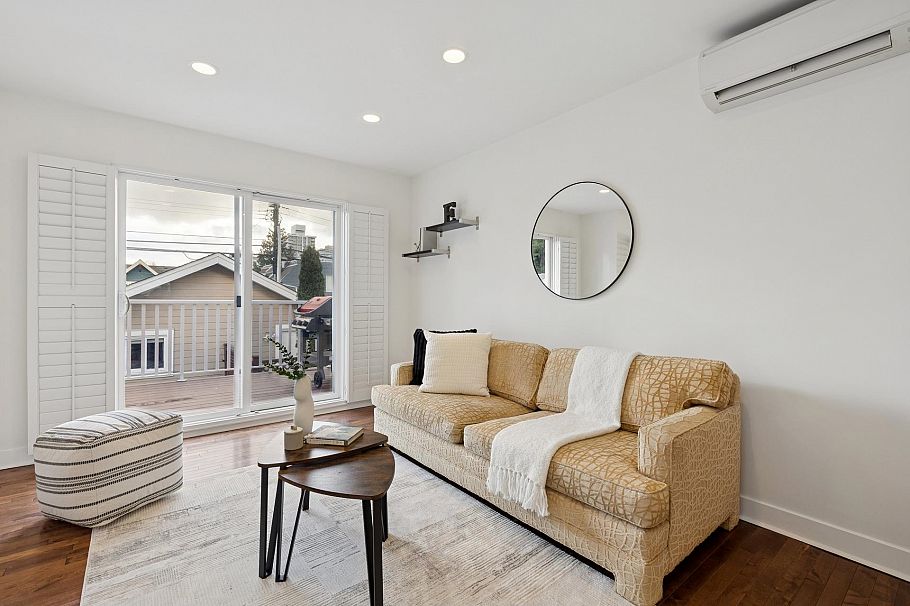 205 E 18th Street North Vancouver, BC - 9