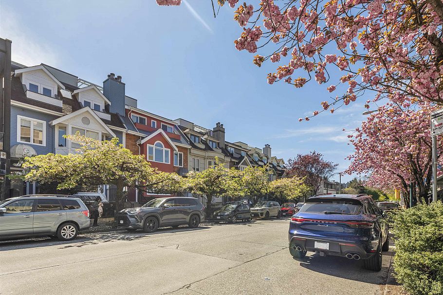 1858 W 1st Avenue Vancouver, BC - 35