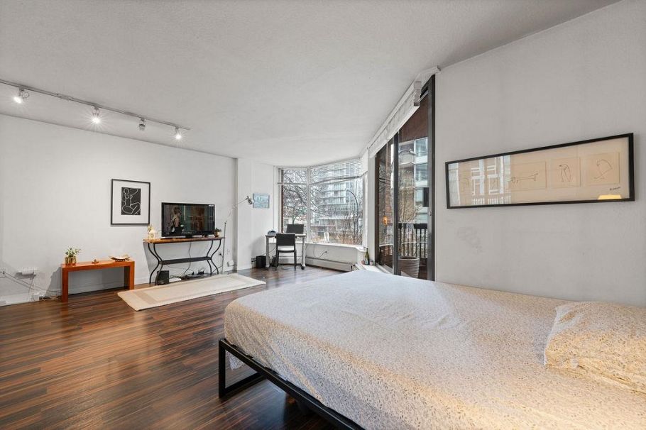 301 1333 Hornby Street Vancouver, BC - 16