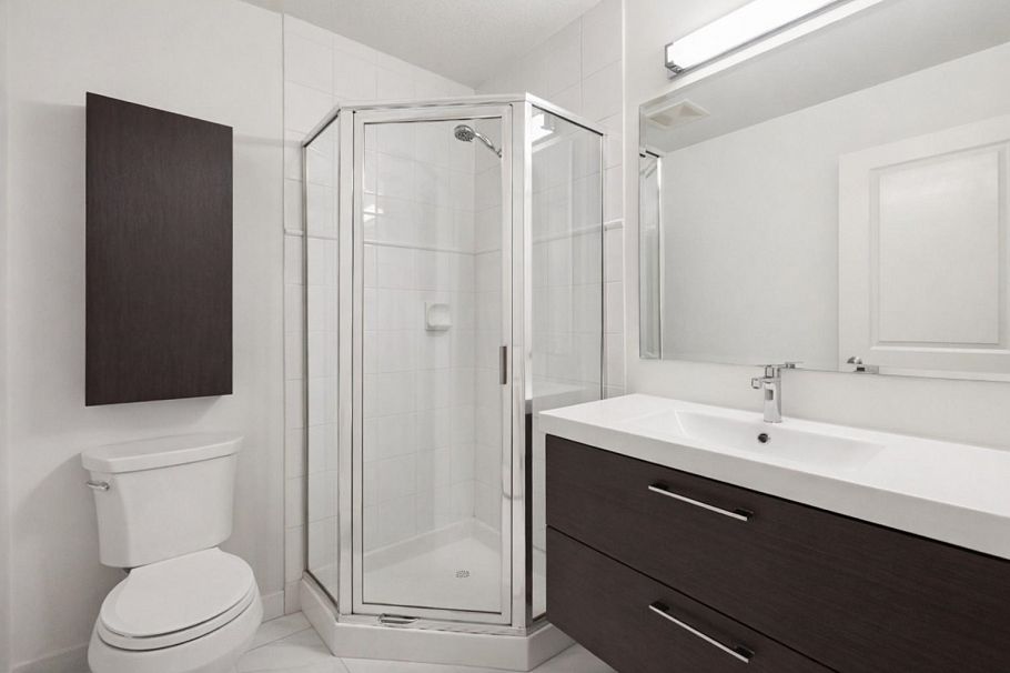 158 W 22nd Street North Vancouver, BC - 19