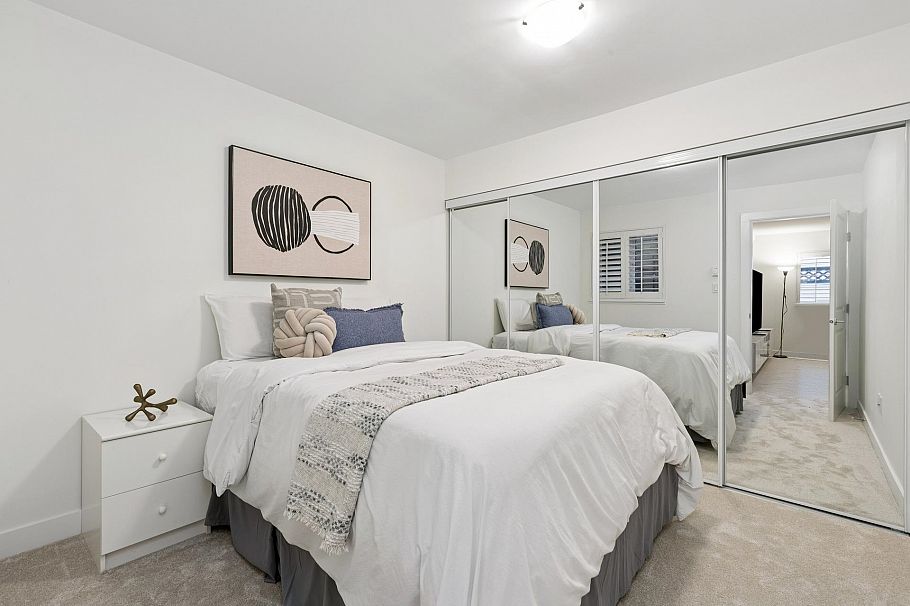 205 E 18th Street North Vancouver, BC - 26